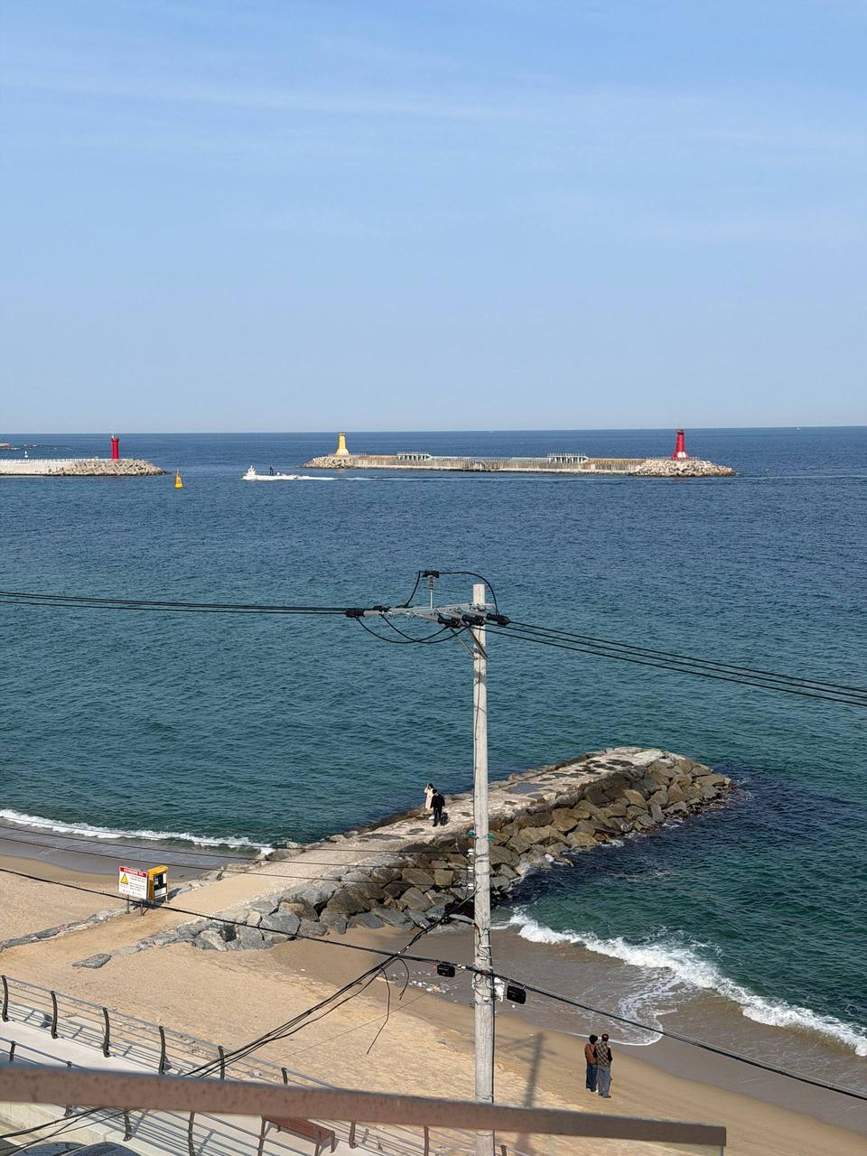 注文津《鬼怪》拍摄地海边防波堤