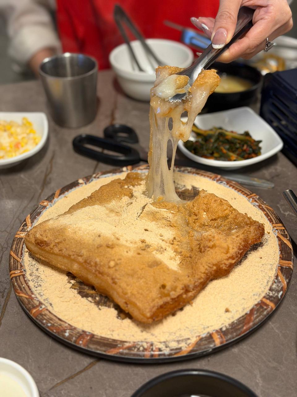 Gobongdang 黄豆粉烤年糕拉丝
