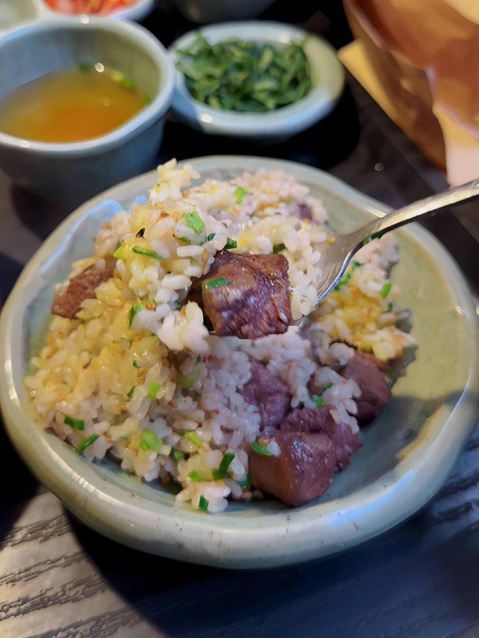 SolSot 拌匀后的牛排釜饭