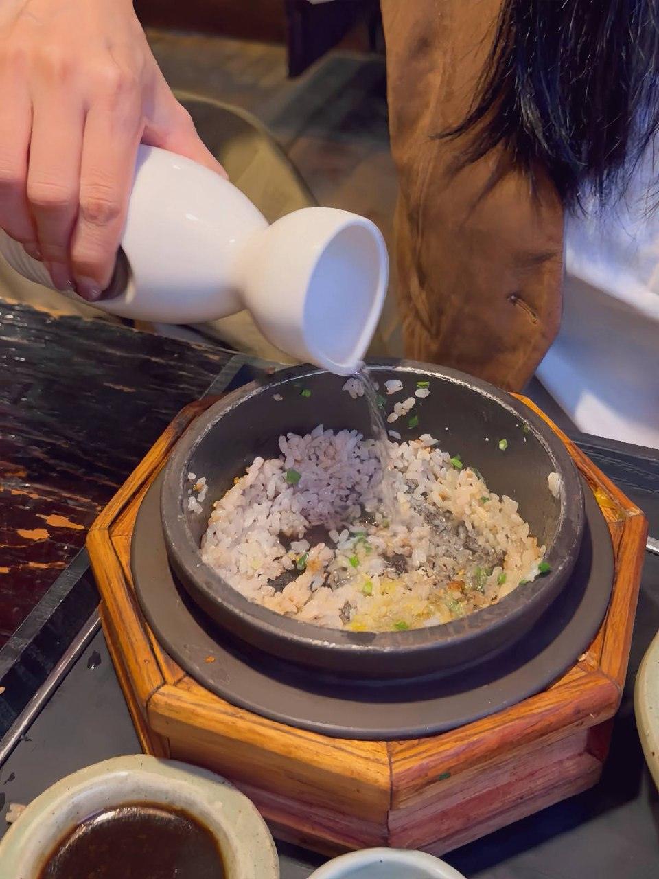 SolSot 釜饭加入热水焖锅巴汤